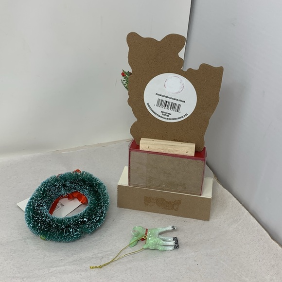 3 piece Christmas lot : wreath, countdown calendar & baby deer holiday decor - Picture 2 of 16